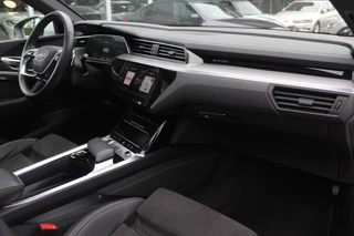 Audi e-tron Audi e-tron Sportback 50 quattro S edition 71 kWh / Panoramadak / Camera / Luchtvering / 20'' / Leder&Alcantara / DAB / ACC / Navigatie / Stoelverwarming - afbeelding nr 11