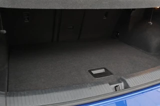 Volkswagen T-Roc Volkswagen T-Roc 1.5 TSI Sport | Stoelverwarming | Full LED |  Trekhaak | Navigatie | Climate control | PDC | Sportstoelen | Cruise control | Bluetooth - afbeelding nr 18