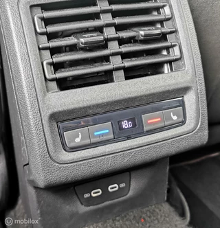 Volkswagen Golf Volkswagen Golf 1.5 eTSI STYLE 150PK/DSG/ACC/NAV/CAMERA/PANO - afbeelding nr 44