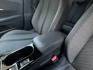 Peugeot 2008 Peugeot 2008 1.2 PureTech 100 Allure|Camera|Carplay|Navigatie|Cruise|LED|DAB| - afbeelding nr 29