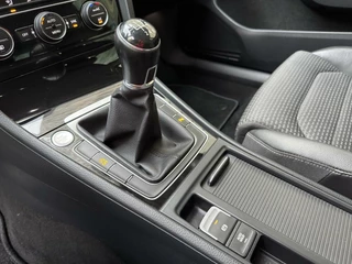 Volkswagen Golf Volkswagen Golf Variant 1.4 TSI R-line 150pk | Navigatiesysteem | Osram LED verlichting | Trekhaak uitklapbaar | Keyless entry | Stoelverwarming | Cruise control | R-stuur | Parkeersensoren voor en achter | Achteruitrijcamera - afbeelding nr 31
