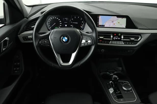 BMW 1 Serie BMW 1-serie 118i Advantage | Panoramadak | Stoelverwarming |  Camera | Sportstoelen | Full LED | Navigatie | Live Cockpit - afbeelding nr 3