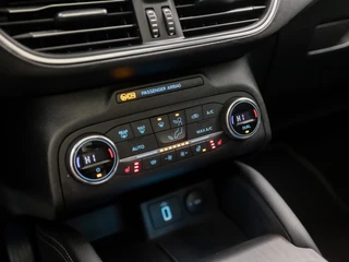 Ford Focus Automaat (PANORAMADAK, APPLE CARPLAY, GROOT NAVI, STUUR/STOELVERWARMING, GETINT GLAS, ADAPTIVE CRUISE, TREKHAAK, PARKEER ASSISTENT, NIEUWE APK, NIEUWSTAAT) - afbeelding nr 10
