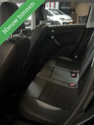 Peugeot 2008 Peugeot 2008 1.2 110 pk Allure | Pano | Clima | Cruise | CarPlay | Stoelverw. | PDC | 16