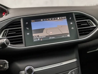 Peugeot 308 Peugeot 308 SW 1.2 PureTech Sport (PANORAMADAK, APPLE CARPLAY, GROOT NAVI, PARKEERSENSOREN, SPORTSTOELEN, GETINT GLAS, CRUISE, LANE ASSIST, NIEUWE APK, NIEUWSTAAT) - afbeelding nr 25