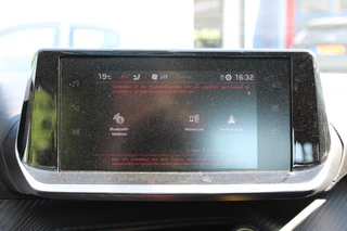 Peugeot 208 Peugeot 208 1.2 PureTech Allure Carplay/Pano 