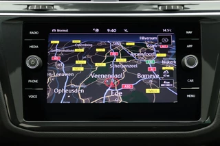 Volkswagen Tiguan Leer, Panoramadak, ACC, Camera, Apple Carplay, DAB, PDC, Trekhaak, 19'' - afbeelding nr 5