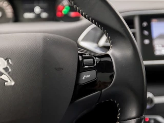 Peugeot 308 Peugeot 308 1.2 PureTech Sport (PANORAMADAK, APPLE CARPLAY, GROOT NAVI, LEDEREN SPORTSTOELEN, STOELVERWARMING, 360 CAMERA, GETINT GLAS, CRUISE, NIEUWSTAAT) - afbeelding nr 21