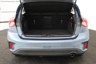 Ford Focus Ford Focus 1.0 EcoBoost Titanium | Stoel & stuurverwarming |  Trekhaak | Adaptive cruise | B&O Sound | Full LED | Camera | Side Assist | Carplay | Navigatie | Keyless - afbeelding nr 16
