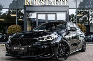 BMW 1 Serie BMW 1-serie M135i xDrive High Executive|PANO|MAXTON|19'' - afbeelding nr 1