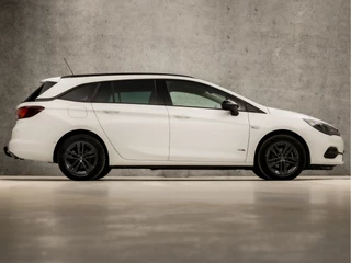 Opel Astra Opel Astra Sports Tourer 1.2 Sport (APPLE CARPLAY, NAVIGATIE, CLIMATE, CAMERA, ADAPTIVE CRUISE, SPORTSTOELEN, GETINT GLAS, LEDER, TREKHAAK, NIEUWSTAAT) - afbeelding nr 4