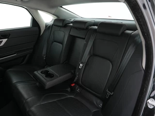 Jaguar XF Aut. *WINDSOR-FULL-LEATHER | BI-XENON | NAVI-FULLMAP | JAGUAR-AUDIO | CAMERA | COMFORT-SEATS | SHIFT-PADDLES | LANE-ASSIST | KEYLESS | HEATED-SEATS |  ECC | PDC | CRUISE | 18