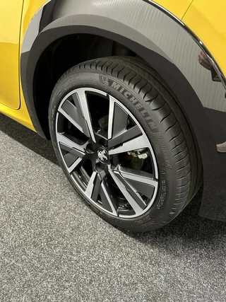 Peugeot 208 Peugeot 208 1.2 PureTech GT-LinePano|Camera|Navi|Carplay|Half Leer| - afbeelding nr 10
