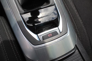 Peugeot 308 Peugeot 308 SW 1.2 PureTech Blue Lease Exe. / NIEUWSTAAT! / Panoramadak / Navigatie / Parkeerhulp V+A / 16'' / DAB / Cruise Control - afbeelding nr 28