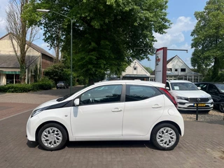 Toyota Aygo Toyota Aygo 1.0 VVT-I X-PLAY / AIRCO / CAMERA / NAVI / BLUETOOTH - afbeelding nr 3