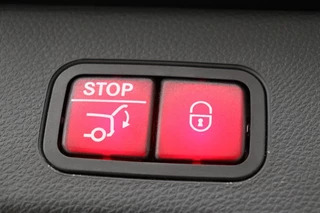 Mercedes-Benz C-Klasse Mercedes-Benz C-klasse 300e AMG Night | Carplay | 360 camera | Trekhaak | Stoelverwarming | Keyless | Leder/Alcantara | Full LED | Navigatie - afbeelding nr 10