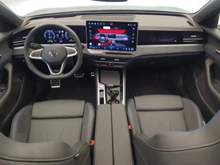 Volkswagen Passat Volkswagen Passat Variant 1.5 eHybrid 272pk DSG/AUT R-Line Wegklapbare trekhaak, Panoramadak, Leder - afbeelding nr 3