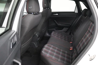 Volkswagen Polo Volkswagen Polo 2.0 TSI GTI (PANORAMADAK, NL-AUTO, NAVIGATIE, ACHTERUITRIJCAMERA, AUTOMAAT, CRUISE ADAPTIEF, PARKEERSENSOREN) - afbeelding nr 11