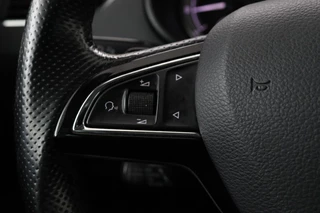 Škoda Octavia Skoda Octavia 1.0 TSI Style | Panoramadak | Stoelverwarming |  Adaptive cruise | Trekhaak | Carplay | Climate control | Sportstoelen - afbeelding nr 15