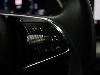 Škoda Octavia Skoda Octavia Combi 1.0 TSI Business Edition | Stoelverwarming |  Trekhaak | Adaptive cruise | Elektrische achterklep | Carplay | Sfeerverlichting - afbeelding nr 17