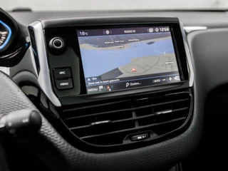 Peugeot 2008 Vol Automaat (PANORAMADAK, APPLE CARPLAY, NAVIGATIE, CAMERA, LEDER, STOELVERWARMING, SPORTSTOELEN, XENON, CLIMATE, CRUISE, NIEUWSTAAT) - afbeelding nr 19