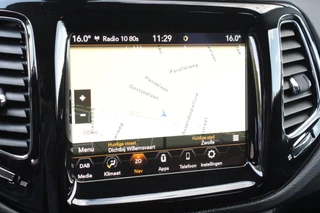 Jeep Compass Jeep Compass 1.4 140PK MultiAir LIMITED | AFNEEMBARE TREKHAAK | ELEKTRISCH BEDIENBARE STOELEN MET GEHEUGENFUNCTIE | LEDEREN BEKLEDING | NAVIGATIE | KEYLESS ENTRY/START | CRUISE CONTROL | DAB+ RADIO | ACHTERUITRIJ CAMERA | DODEHOEK DETECTIE | BEATS AUDIO SYSTEM | CLIMATE CONTROL | - afbeelding nr 38