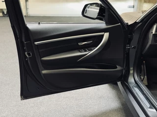 BMW 3 Serie BMW 3 Serie Touring 320i Edition M-Sport | Leder | NaviProf | CarPlay - afbeelding nr 10