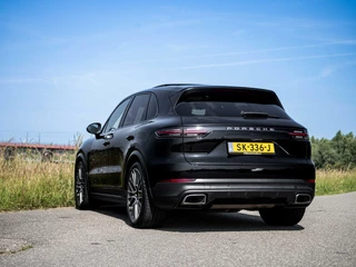 Porsche Cayenne Porsche Cayenne 3.0 V6 340PK Pano Stoelkoeling Bose ACC Sport Chrono Led Matrix 360 Camera Softclose Luchtvering - afbeelding nr 4