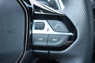 Peugeot 2008 Peugeot 2008 1.2 130PK AUTOMAAT GT PACK | ELEKTRISCH BEDIENBARE BESTUURDERSSTOEL | NAVIGATIE | FULL LED KOPLAMPEN | DRAADLOZE APPLE CARPLAY/ANDROID AUTO | ADAPTIVE CRUISE CONTROL | CAMERA VOOR + ACHTER | CLIMATE CONTROL | LICHTMETALEN VELGEN 17