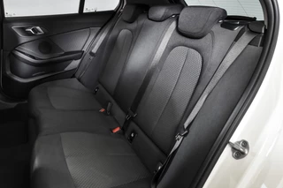 BMW 1 Serie | Cruise | PDC | NAV+ Apple Car Play | EEC | LM 19