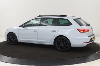 SEAT Leon SEAT Leon 1.5 TSI FR Ultimate Edition Black | Panoramadak |  Stoelverwarming | BEATS Pack | Carplay | Adaptive cruise | Navigatie | Keyless | Full LED - afbeelding nr 2