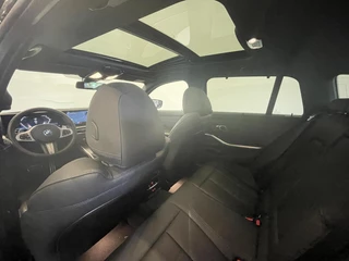 BMW 3 Serie BMW 3-serie Touring 330e xDrive Panoramadak Adaptive Cruise Innovation Pack Comfort Pack Travel Pack Full Options! - afbeelding nr 14