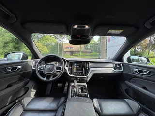 Volvo V60 Volvo V60 2.0 T6 Recharge AWD R-Design R-Design/Airco/Lichtmetalen velgen/Stoelverw. - afbeelding nr 16