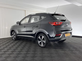 MG ZS EV MG ZS EV Luxury 45 kWh (INCL-BTW) *PANO | FULL-LEATHER | CCS-FASTLOADER | KEYLESS | NAVI-FULLMAP | ADAPTIVE-CRUISE | CAMERA | HEATED-SPORTSEATS | CARPLAY | BLINDSPOT | DAB | LANE-ASSIST | 17