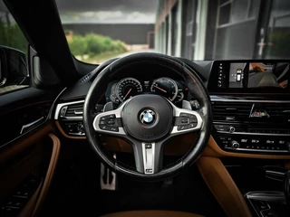 BMW 5 Serie BMW 5-serie Touring 530d xDrive M-Sport | HUD | PANO | H&K | TREKHAAK | LEER | CARPLAY | FULL OPTION - afbeelding nr 38