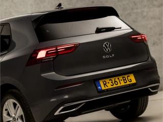 Volkswagen Golf Volkswagen Golf 1.5 TSI Sportline 150Pk (APPLE CARPLAY, GROOT NAVI, STUUR/STOELVERWARMING, SFEERVERLICHTING, SPORTSTOELEN, GETINT GLAS, KEYLESS, ADAPTIVE CRUISE, PARKEERSENSOREN, NIEUWE APK, NIEUWSTAAT) - afbeelding nr 12