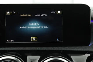 Mercedes-Benz A-Klasse Mercedes-Benz A-klasse 250e AMG Night | Carplay | Stoelverwarming |  Full LED | Sfeerverlichting | Leder/Alcantara | Navigatie | Park Assist - afbeelding nr 10