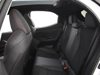 Toyota Yaris Toyota Yaris 1.5 Hybrid GR Sport | Panoramadak | PDC V+A | Stuur en Stoelverw - afbeelding nr 24