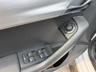Škoda Octavia Škoda Octavia Combi 1.6 TDI Greentech Clever Edition Lichtmetalen velgen/Cruise Control/Parkeersensoren - afbeelding nr 9