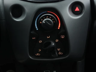 Toyota Aygo Toyota Aygo 1.0 VVT-i x-play Automaat | Carplay navigatie | Camera | Airco - afbeelding nr 39