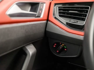 Volkswagen Polo Volkswagen Polo 2.0 TSI GTI 200Pk Automaat (SCHUIFDAK, VIRTUAL COCKPIT, APPLE CARPLAY, GROOT NAVI, CAMERA, BEATS AUDIO, MODE KNOP, STOELVERWARMING, CRUISE, NIEUWSTAAT) - afbeelding nr 28