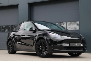 Tesla Model Y Long Range AWD 75 kWh FSD Trekhaak Panodak 360View Premium interieur DualMotor Stoelverwarming Voor/Achter 68000KM BJ2023