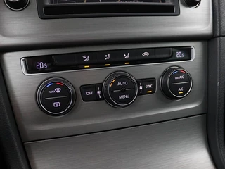 Volkswagen Golf Volkswagen Golf 1.0 TSI Business Edition Connected | Automaat |  Camera | Navigatie | Trekhaak | Climate control | Sportstoelen | Cruise control | Parkeerhulp | Bluetooth - afbeelding nr 16
