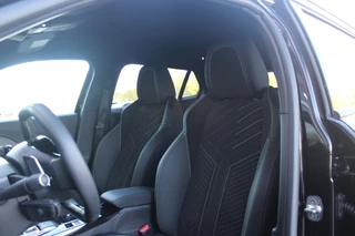 Peugeot 2008 Peugeot 2008 1.2 130PK AUTOMAAT GT PACK | ELEKTRISCH BEDIENBARE BESTUURDERSSTOEL | NAVIGATIE | FULL LED KOPLAMPEN | DRAADLOZE APPLE CARPLAY/ANDROID AUTO | ADAPTIVE CRUISE CONTROL | CAMERA VOOR + ACHTER | CLIMATE CONTROL | LICHTMETALEN VELGEN 17