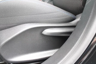 Peugeot 208 Peugeot 208 1.2 110PK AUTOMAAT SIGNATURE | NAVIGATIE | APPLE CARPLAY/ANDROID AUTO | PARKEERSENSOREN | DAB+ RADIO | LICHTMETALEN VELGEN | GETINTE RUITEN | CLIMATE CONTROL | CRUISE CONTROL | - afbeelding nr 31