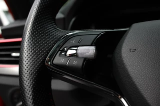 Škoda Kamiq Skoda Kamiq 1.5 TSI ACT Monte Carlo // 150PK - Panoramadak - Apple CarPlay & Android Auto - Camera - All-season - 1e eigenaar - afbeelding nr 27