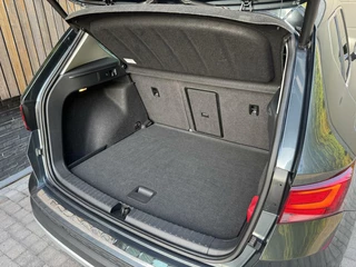 SEAT Ateca Seat Ateca 1.0 EcoTSI Limited Edition Volleer | Stoelverwarming | Apple CarPlay | Navigatiesysteem | Elektrisch bedienbare achterklep | Lichtmetalen velgen | Draadloze telefoonlader | Lane assist & Blind Spot detectie | Parkeersensoren voor en achter - afbeelding nr 42