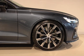 Volvo V60 Volvo V60 2.0 T6 Recharge AWD R-Design HEICO | PANO | B&W - afbeelding nr 21