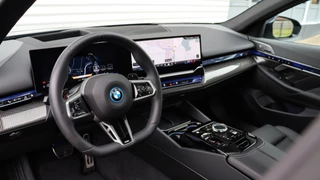 BMW 5 Serie BMW 5 Serie Touring 550e xDrive M-Sport Pro | Stoelventilatie | Bowers & Wilkins | M Onderstel Professional | Panormadak | Trekhaak - afbeelding nr 6