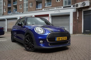 MINI Cooper MINI Cooper Mini 1.5 Pepper | NL AUTO | HUD | Sportinterieur (leer/ stof/ stoelverwarming) | Apple Carplay | Sfeerverlichting | 17inch | LED pakket | Keyless GO/ ENTRY | DUAL ZONE CLIMATE | Bonnet Stripes | Zwart dak | Front- achterspoiler - afbeelding nr 2